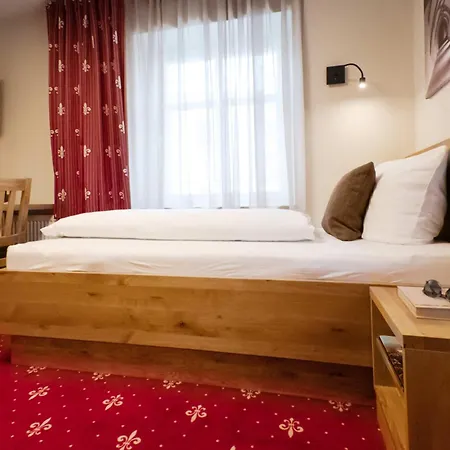 Hotel Einzelzimmer 16 *