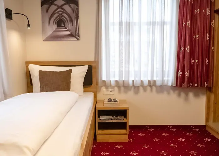Hotel Einzelzimmer 16 *